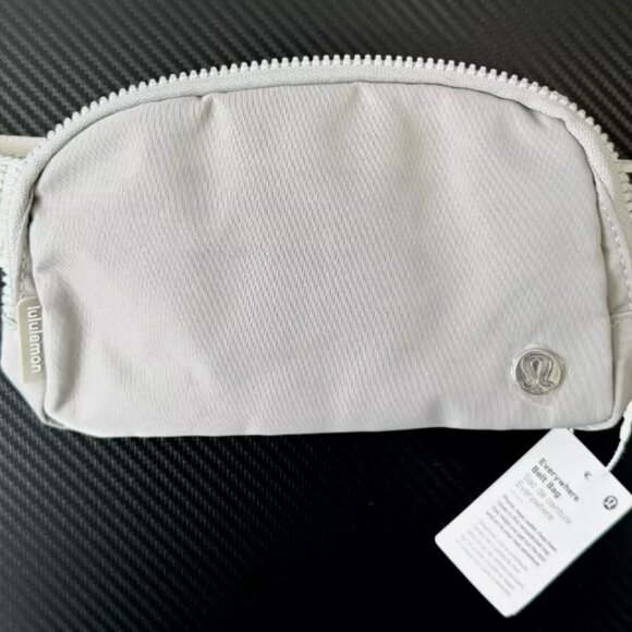 BELT BAG LULULEMON athletica 1L SILVER DROP - Picture 2 of 4